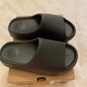 Yeezy Slide Onyx Size US 8 Deadstock